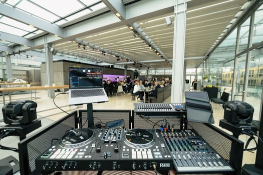 Professioneller DJ Service für Hochzeiten und Events – Happybeats Stuttgart